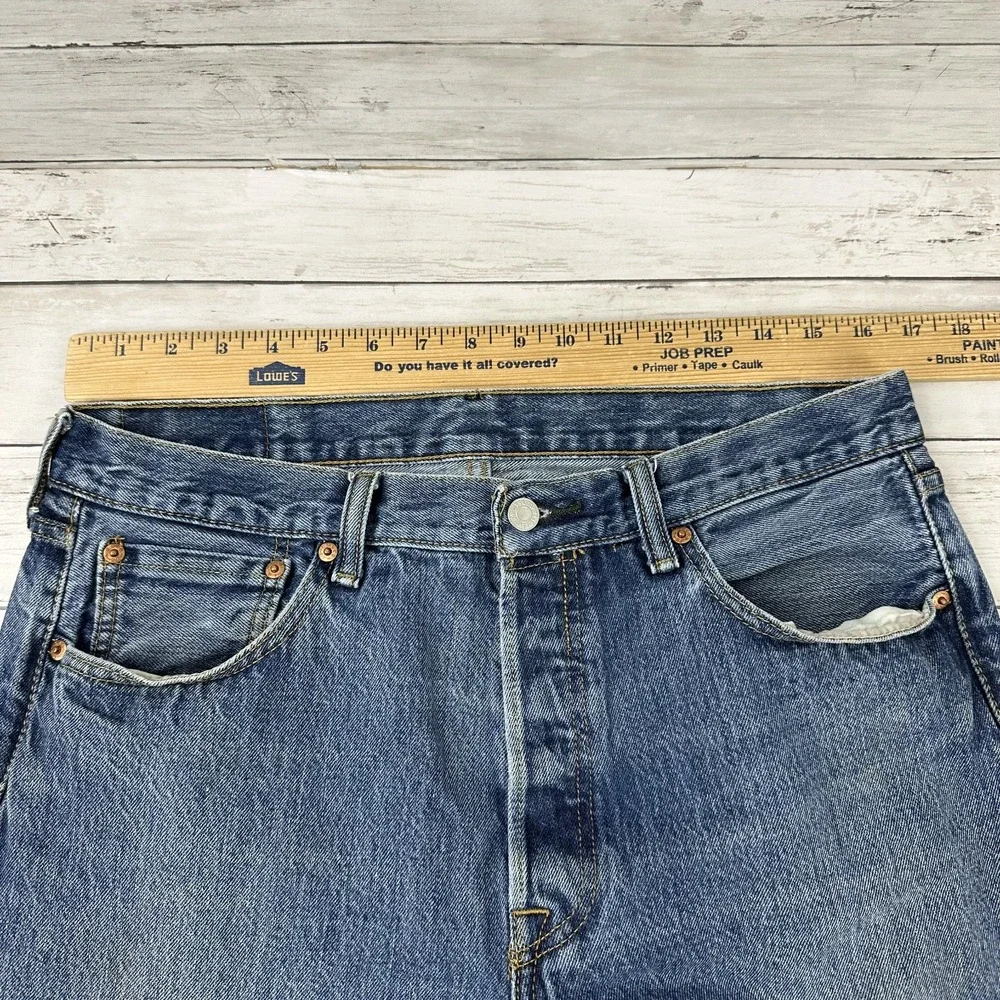 Levis 501 Denim Mens Jeans 34x30 blue Straight fit button fly (Measures 33X28.5)